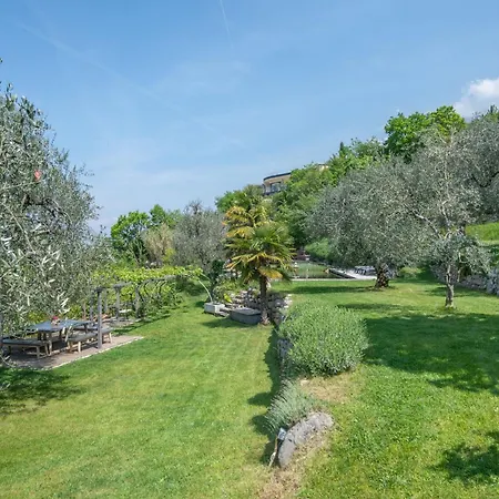 Dom wakacyjny Mit Schoenem Seepanorama Und Naturteich