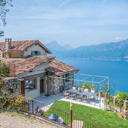 Mit Schoenem Seepanorama Und Naturteich Castelletto Di Brenzone