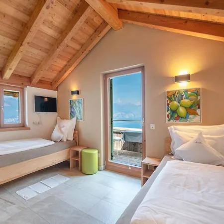 Holiday home Mit Schoenem Seepanorama Und Naturteich