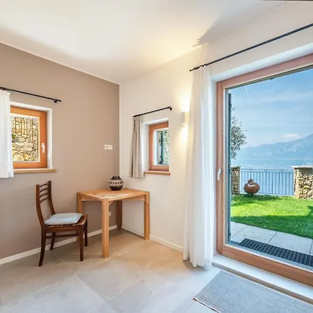 Mit Schoenem Seepanorama Und Naturteich Holiday home *