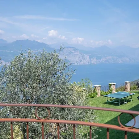 Holiday home Mit Schoenem Seepanorama Und Naturteich *